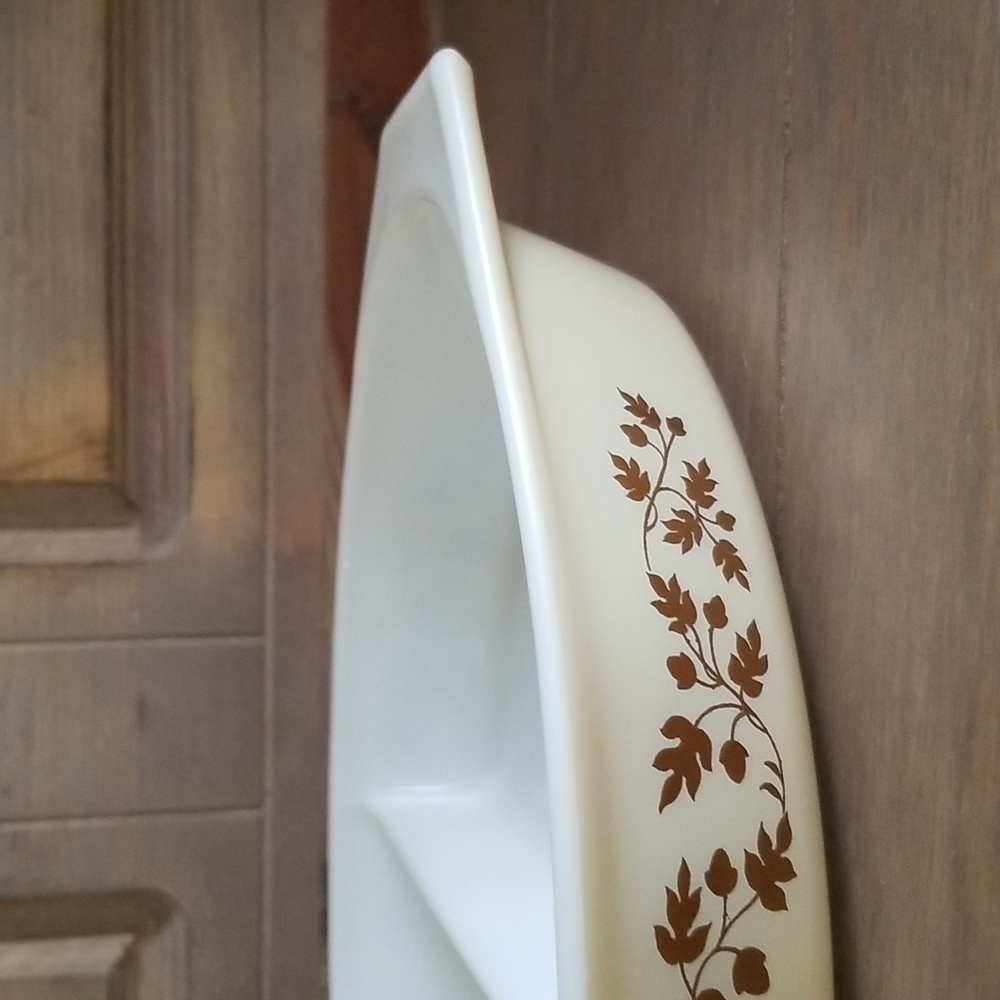 Vintage Pyrex Golden Acorn Divided Serving Dish - Picture 4 of 16